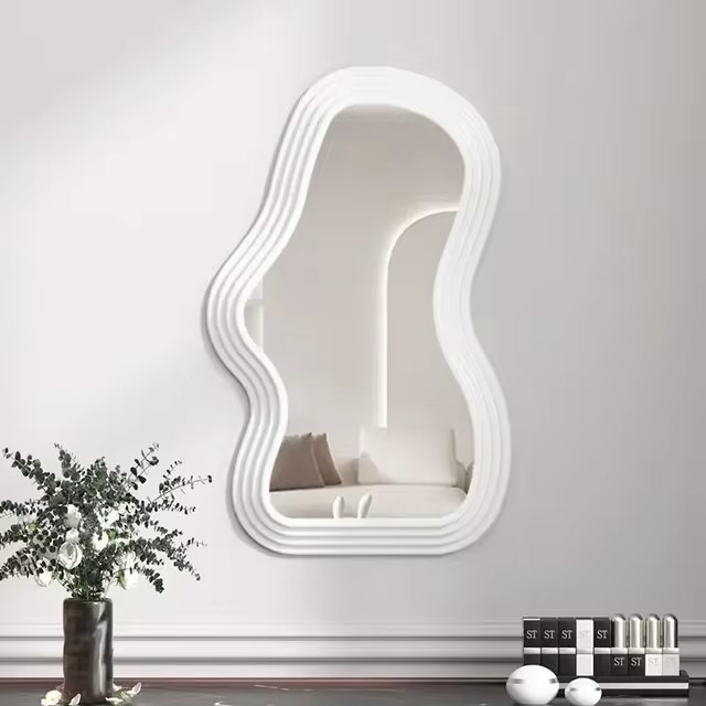 Cloudy Mirror – elegantes Design